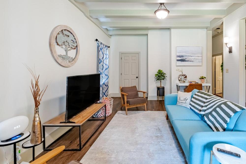 Charming 3BR Historic Home on Mardi Gras Route
